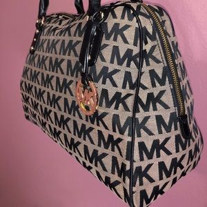 micheal kors satchel hand bag